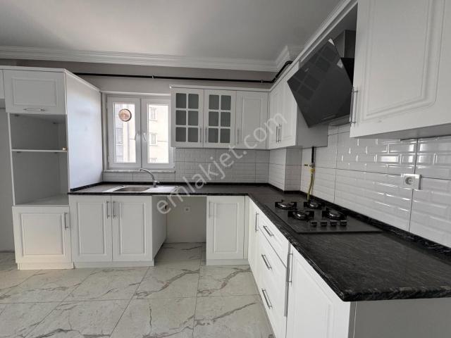 Hasköy'de Kiralık 3+1 Site İçinde Geniş Sıfır Daire