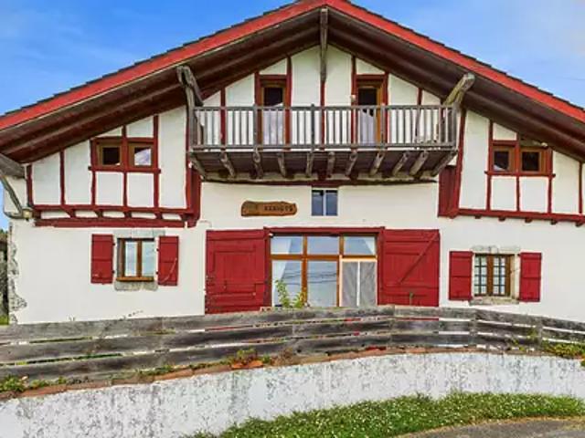 Hasparren 64240 Achat / Vente maison 9 pièces t9 terrasse parking
