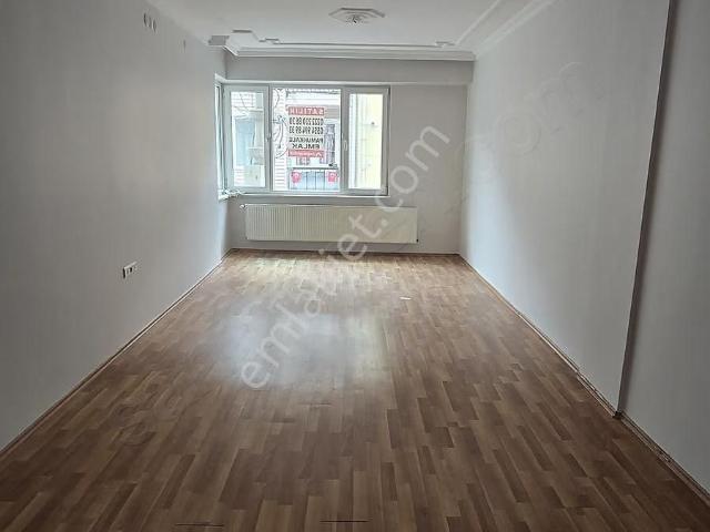 Hatboyu Ve Sakarya Caddesi Yakınında 2008 Yapımı 3+1 Daire