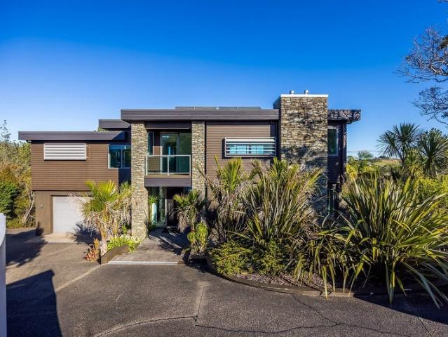 hatfields beach, 5 bedrooms