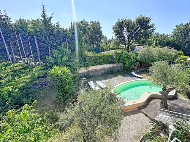 Haut de villa avec jardin privatif et piscine Vence, quartier de l'Ara