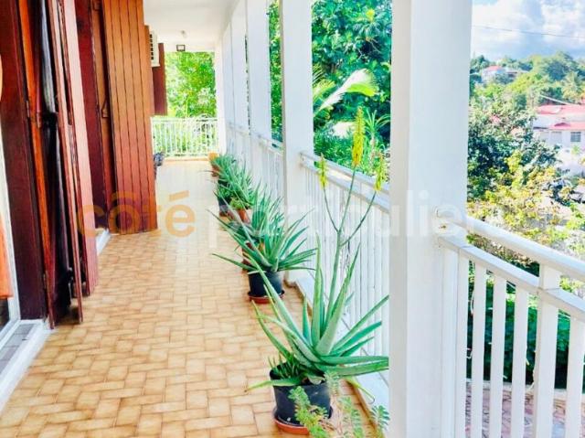 Haut de villa Petit Bourg 4 pièce s 120 m2