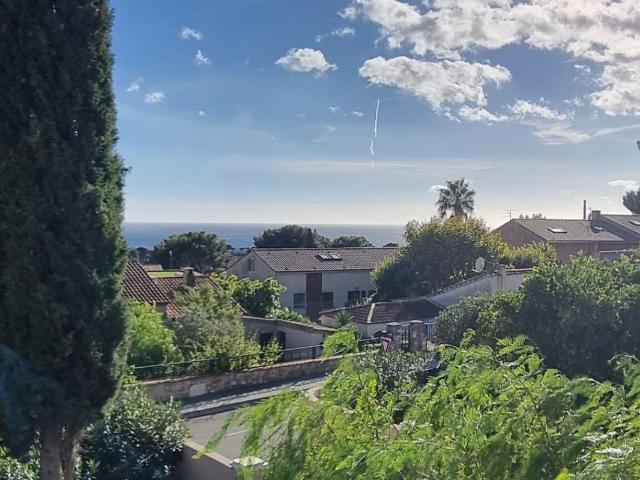 HAUT DE VILLA VUE MER, cave, jardin et Stationnements