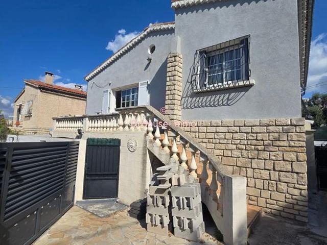 Haut de villa 93 m² avec extérieur et piscine – Le Merlan