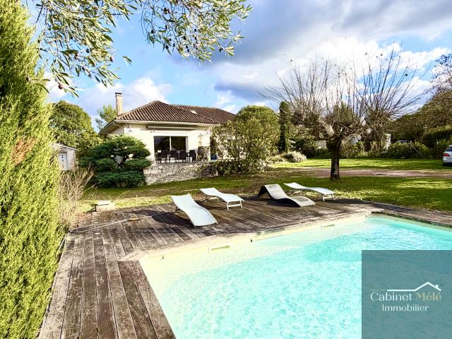 Haut Latresne Maison de 190m2 habitable sur terrain de 2765m2 avec piscine et garage
