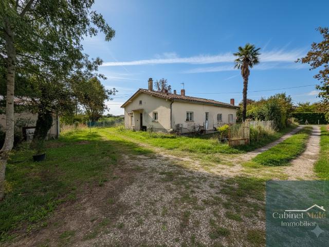 HAUT LATRESNE idéalement située Maison en pierre avec bâtiment sur terrain de 1000m2