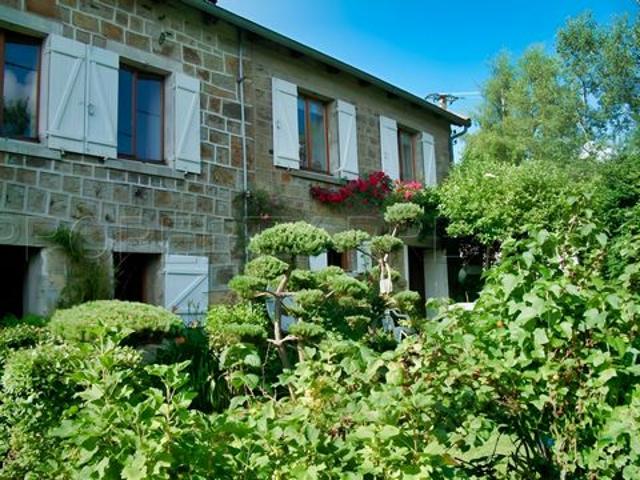 HAUTE ARDECHE ANCIENNE FERME 8 HA
