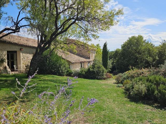 Haute Provence. Elegante propriété de 335 m² sur 2,8 hectare. 335m² Cruis