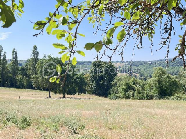 Hautefort Vente Terrain 24