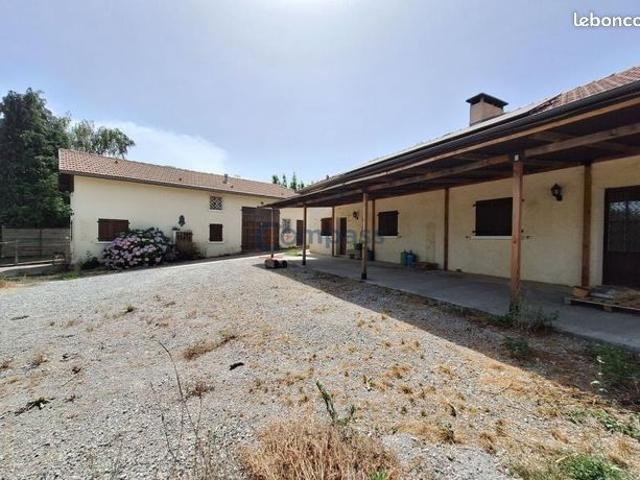 Hautes Pyrénées 65, 15 kms de Lannemezan: deux maisons sur un même terrain avec garage | 15kms from Lannemezan: Two Houses On The Same Plot With A