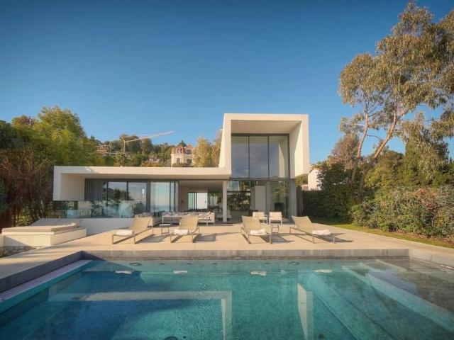 Hauteurs de Cannes – Villa contemporaine vue mer exceptionnelle – 4 chambres
