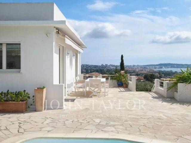 hauteurs de Golfe Juan belle villa moderne