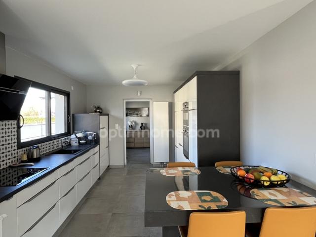 Hauteurs de Houlgate Maison contemporaine 197 m² – 5 chambres dont 1 suite en RDC – DPE A – Terrain 658 m²