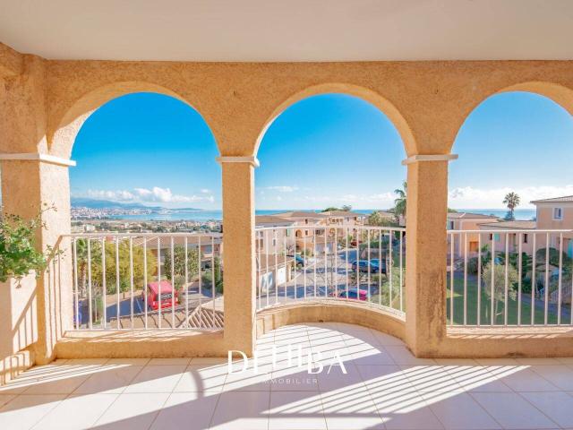 Hauts de Vaugrenier Magnifique appartement 3 pièces dernier ét
