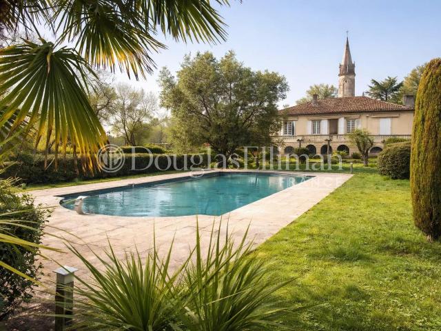 Hauts De Cenon La Chartreuse Et Sa Piscine 385m² Bordeaux