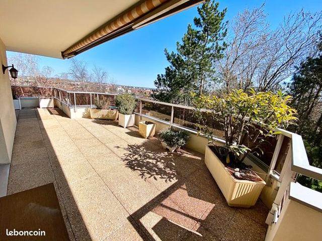 HAUTS DE MONTCHAPET: T 5 de 113 m² avec terrasse de 54 m²