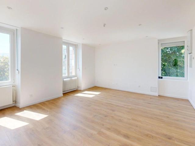 HAUTS DES CHAPRAIS Besançon Appartement T4 avec CELLIER et STA