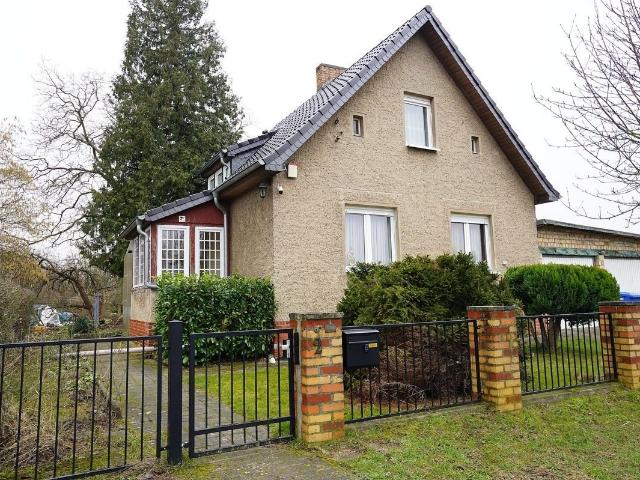Hauptstadtmakler Charmantes Haus mit Doppelgarage und Erweiterungspotential