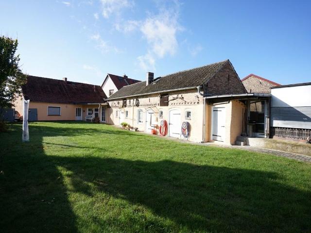 Hauptstadtmakler Großzügiges Landhaus mit Scheune und Nebengelass