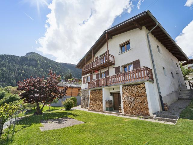 Haus mit 2 unabhängigen Wohnungen