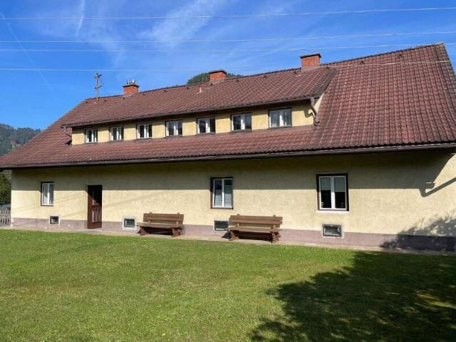 Haus mit vier Wohnungen Vollkeller schönes ebenes Grundstück teilweise Sanierungsbedarf!