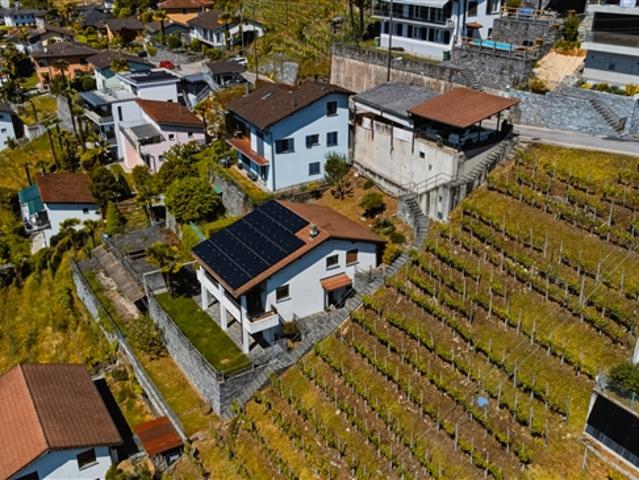 Haus mit wunderschönem offenem Blick auf das Gebiet von Locarno