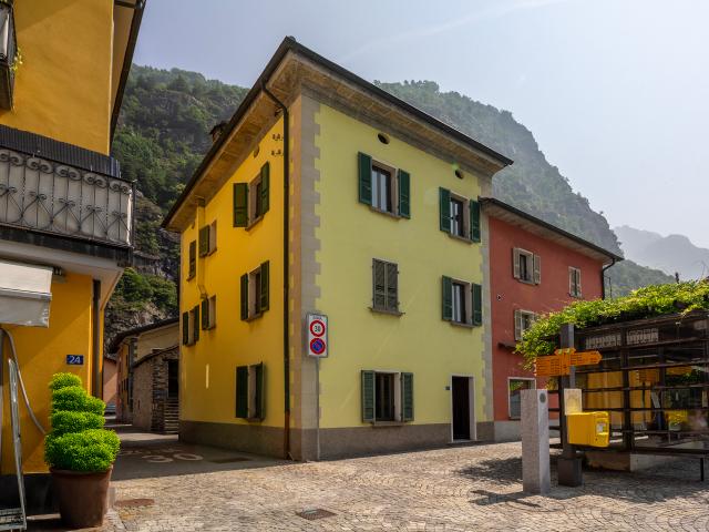 Haus mit zwei Wohnungen und Entwicklungspotenzial