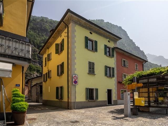 Haus mit zwei Wohnungen und Entwicklungspotenzial