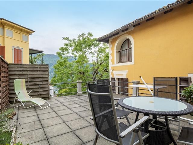 Haus mit zwei Wohnungen und einer schönen Terrasse