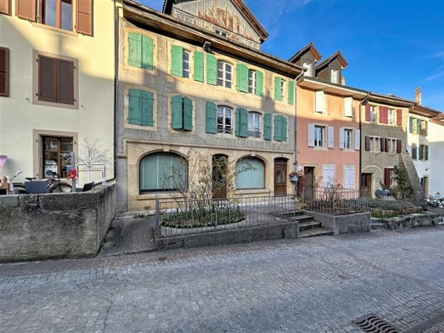 Haus mit drei Ebenen plus Dachboden mit sehr schönen Gärten