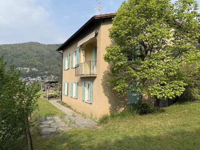 Haus mit Einliegerwohnung und Seesicht Casa con appartamento indipendente e vista lago