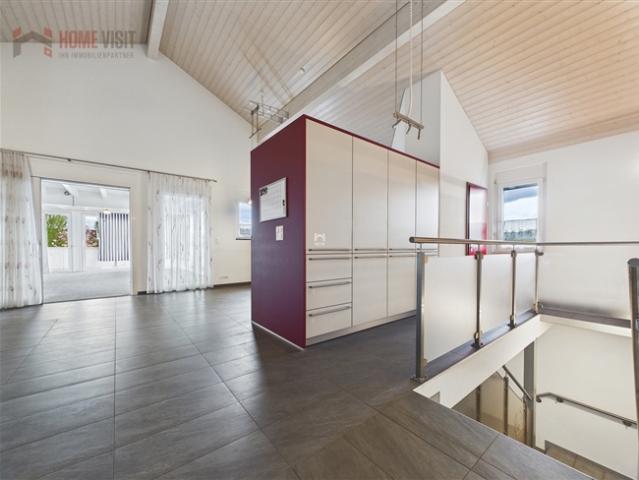 Haus mit exklusiver Gewerbehalle – Wohnen und Arbeiten perfekt vereint