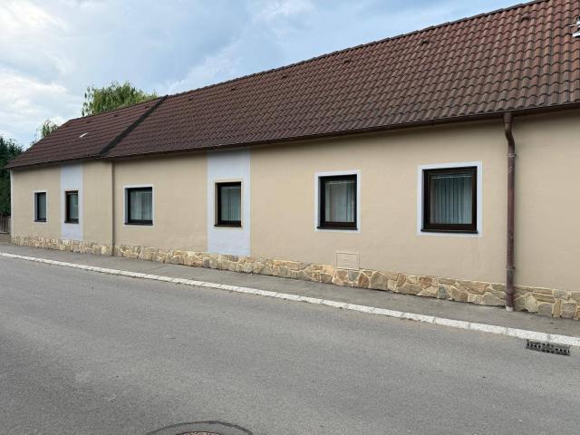 Haus mit Garten 160m² 5 Zimmer in Sankt Bernhard,Schöner Innenhof