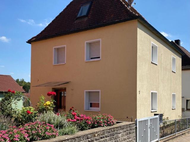 Haus mit Garten in Kirchheim Bayern 97268, freistehend