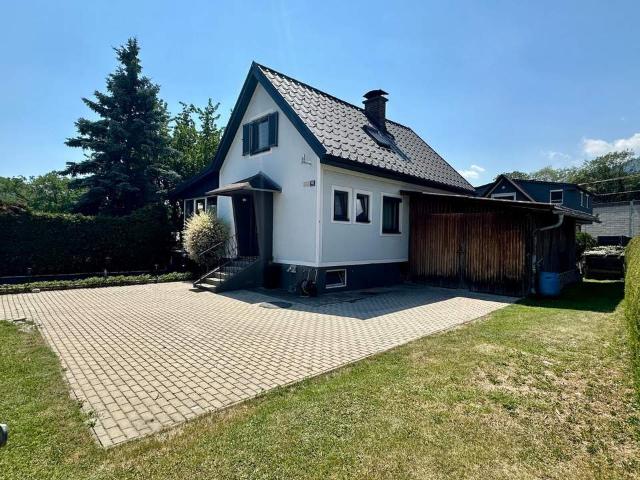 Haus mit großer Terrasse und wunderbarem Garten