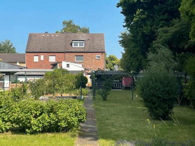 Haus mit großzügigen Grundstück von Privat