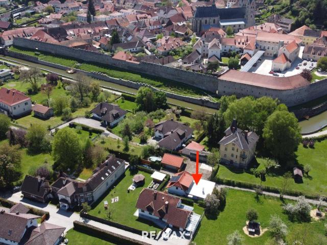 Haus mit Photovoltaik & Entwicklungspotenzial