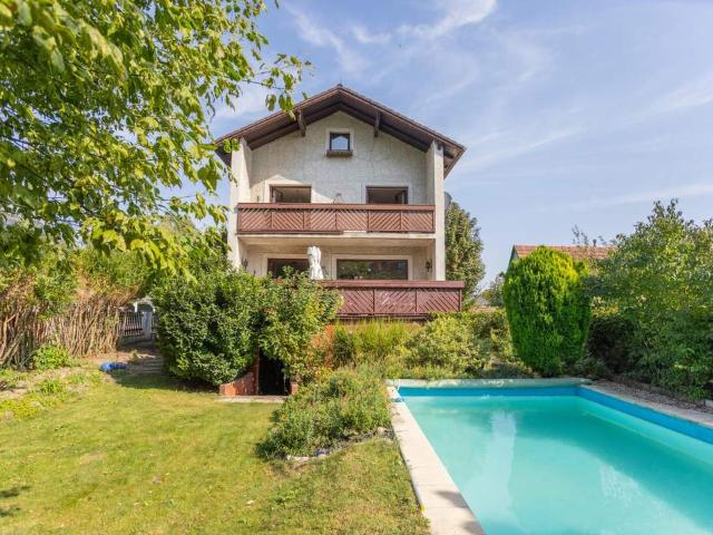 Haus mit Pool in Essling