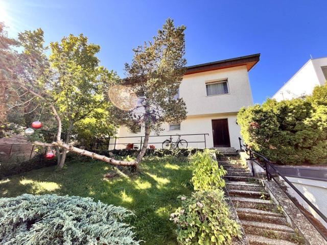 Haus mit Potenzial in Kierling – Ruheoase mit Garten, Pool & Wintergarten