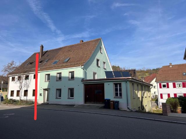 Haus mit riesiger Garage und Einliegerwohnung Motorrad, Auto, etc