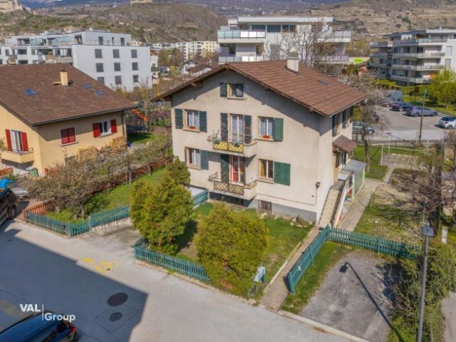 Haus mit sofortigen Mieteinnahmen im Herzen von Champsec