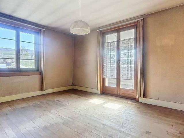 Haus auf einem großen Grundstück zum Renovieren
