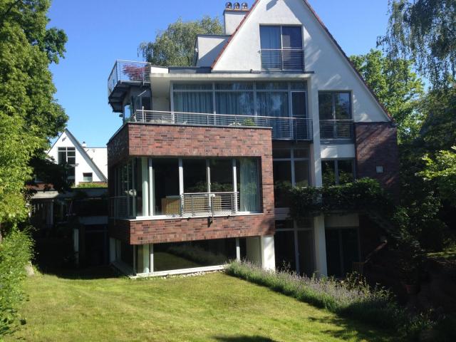 Haus im Haus 275 m2 zweigeschossige Maisonette Architektenhaus