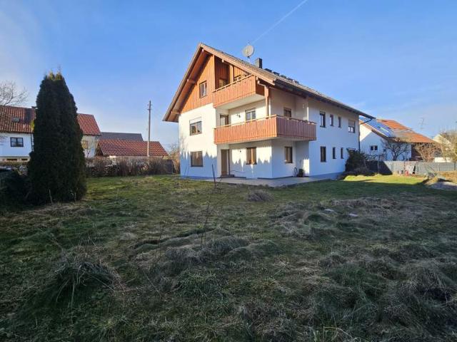 HAUS IM HAUS 4 Zimmer Wohnung mit großem Garten