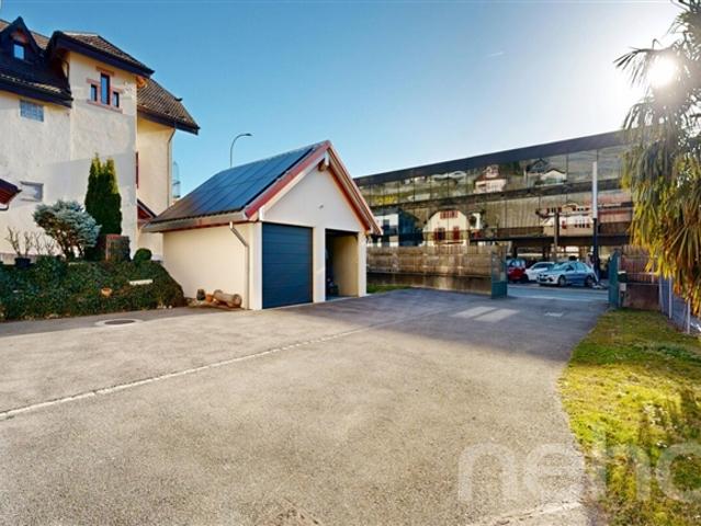 Haus in Aigle mit 2 Wohnungen, offener Aussicht und großem Potenzial