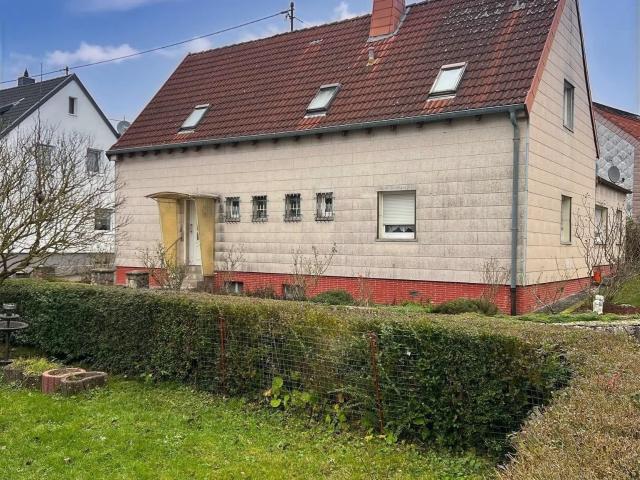 Haus in Bischmisheim: Freistehendes Einfamilienhaus mit Charme