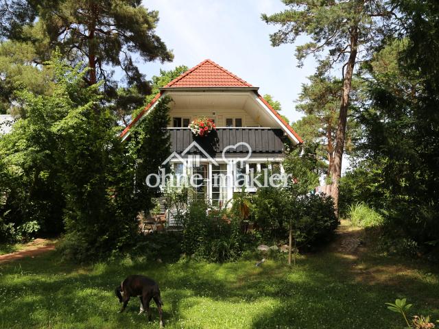 Haus in idyllischer Lage mit dahinterliegendem Neubau