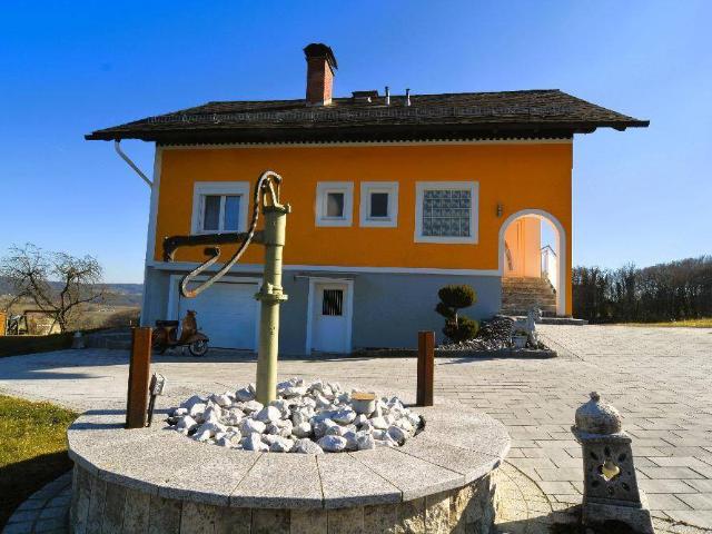 Haus in Panoramalage auf einer Anhöhe zum Spitzen Preis!