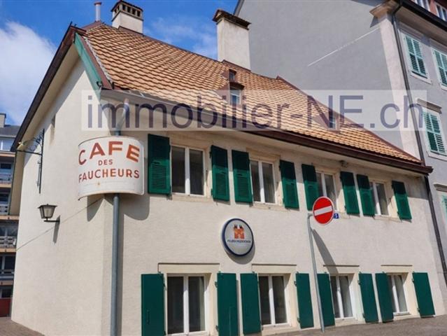 Haus liegt ideal im Stadtzentrum und beherbergt ein Restaurant, das unter dem Schild Le Faucheur bekannt ist