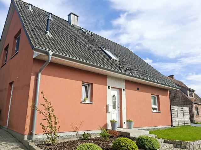 Haus sucht glückliche Familie